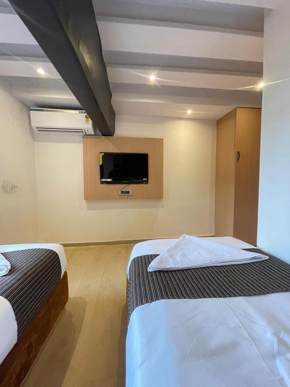 Hotel Winton Mumbai Bagian luar foto