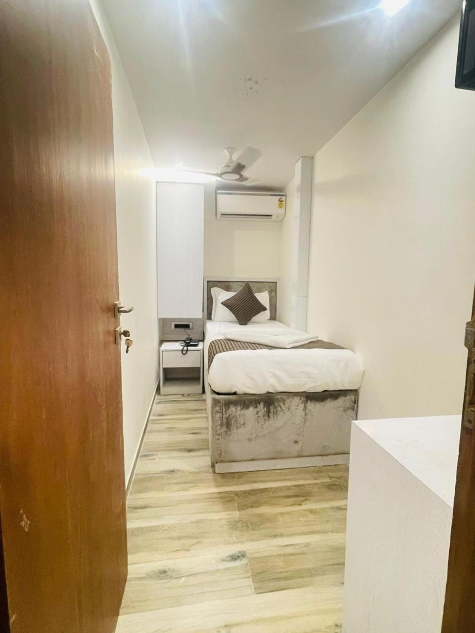 Hotel Winton Mumbai Bagian luar foto
